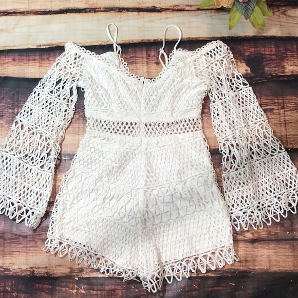 << White Crochet Lace Deep V BellSleeve Romper >> - Picture 6 of 8